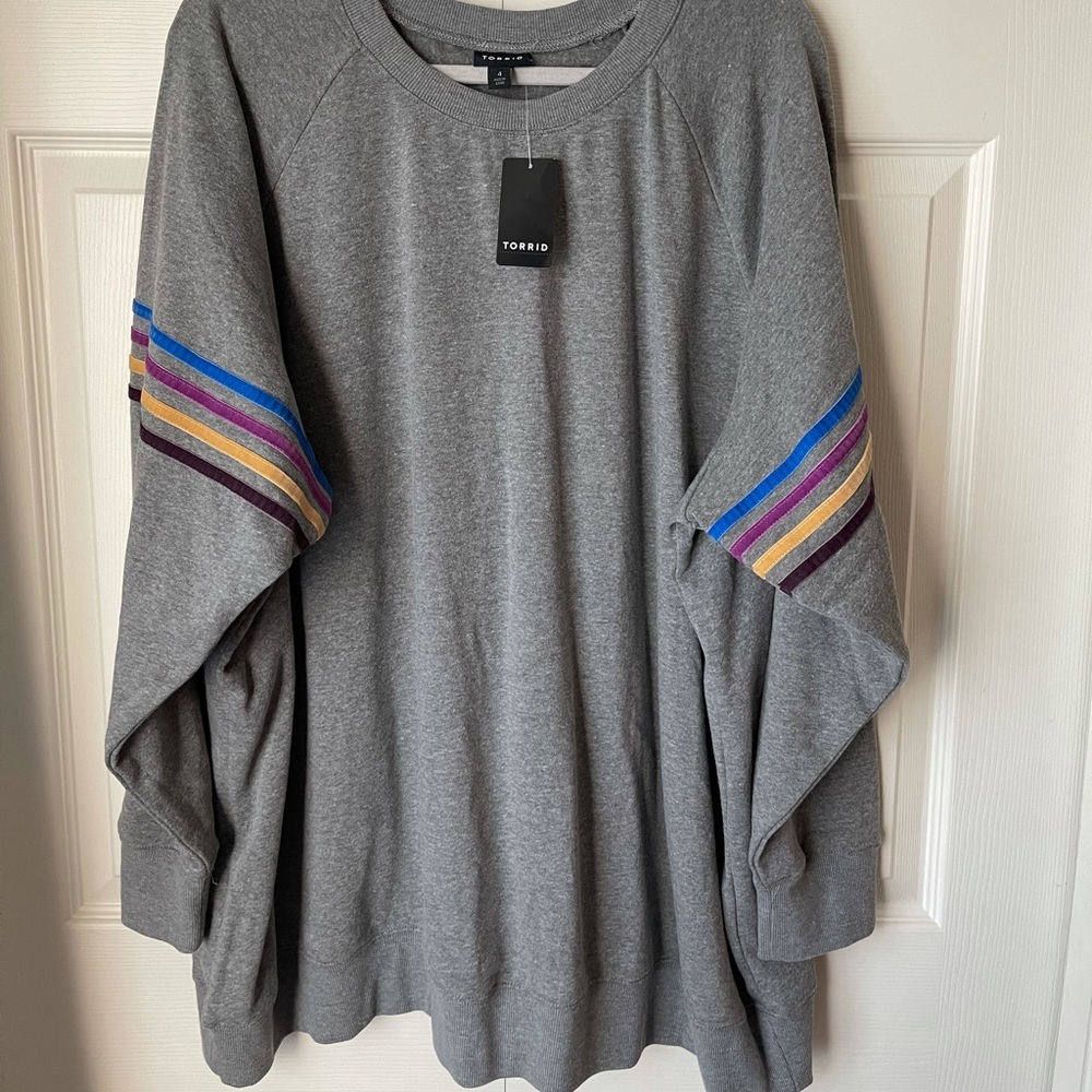 NWT Torrid Size 4 Sweathirt/top